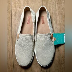 NWT OluKai Pehuea slip on sneaker in Snake Clay Size 8
